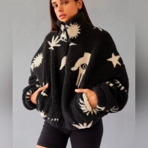 URBAN OUTFITTERS🪬 Olivia Printed Sherpa Jacket